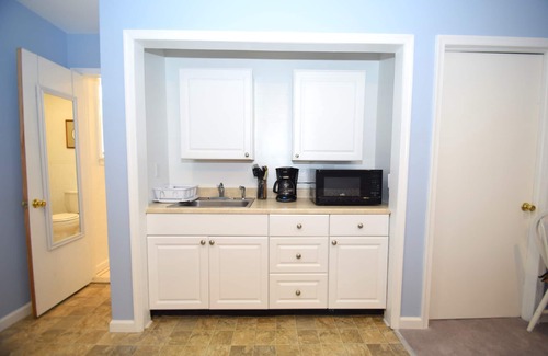 Midtown Ocean City Cabaña | Holiday Cottage Efficiency-Oceanside 77th St, W / D, aire acondicionado, WIFI