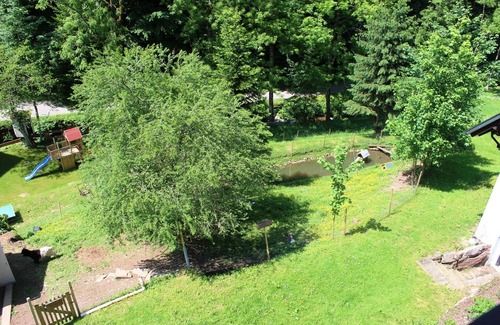 Bad Peterstal-Griesbach Apartamento | Apartamento vacacional 'Familienwohnung Nr 6' con vistas a la montaña, terraza comunitaria y Wi-Fi