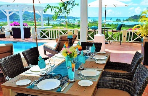 Jennings Villa | ¡VISTAS AL MAR PANORÁMICAS! LUJO, PISCINA, CERRADO, VISTAS JOLLY HARBOUR: ANTIGUASOLEIL