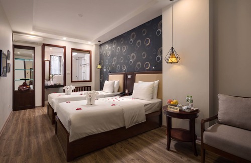 Old Quarter Hotel | Holiday Emerald Hotel