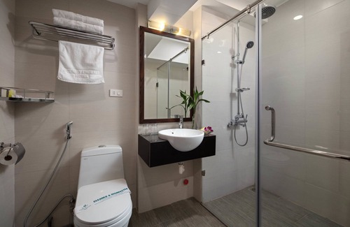 Old Quarter Hotel | Holiday Emerald Hotel