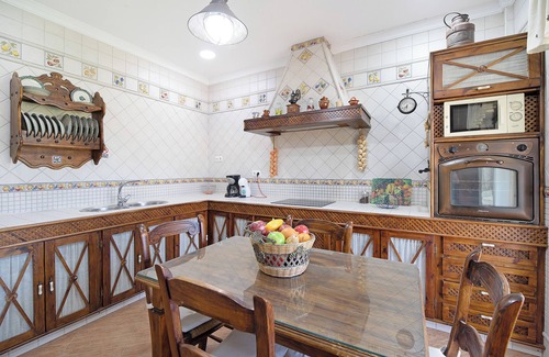 Chiclana de la Frontera Casa | Casa de vacaciones 'Villa Juani' con piscina, jardín, terraza y Wi-Fi