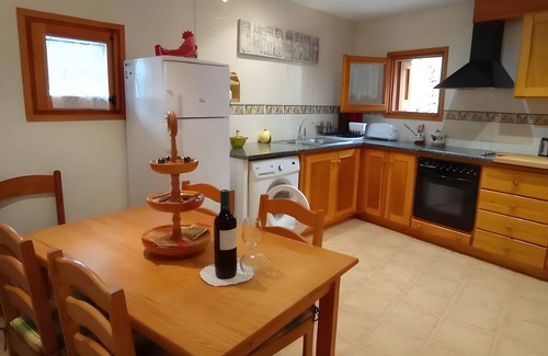 Ribes De Freser Casa | Casa de vacaciones 'Cal Andreu' con vistas a la montaña, jardín privado y Wi-Fi