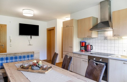 Sankt Veit im Pongau Apartamento | Apartamento de vacaciones 'Haus Unterrain' con vistas a la montaña, terraza y WLAN