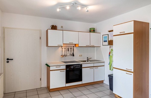 Meschendorf Apartamento | Apartamento de vacaciones 'Möve ABA Apartment 22' con vistas al mar, jardín comunitario y WiFi