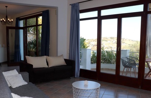 Agii Apostoli Apartamento | Holiday flat with great sea view, directly by the sea in Agii Apostoli, Euboea.