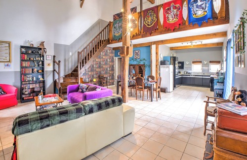 Sainte-Sabine-Born Casa | Casa de vacaciones 'Le Magicogîte - Harry Potter' con piscina compartida, Wi-Fi y aire acondicionado