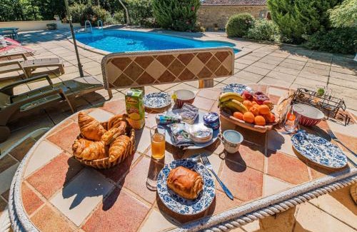 Blanquefort-sur-Briolance Casa | Holiday Home Le Coustal by Interhome