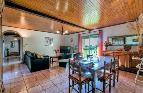 Blanquefort-sur-Briolance Casa | Holiday Home Le Coustal by Interhome