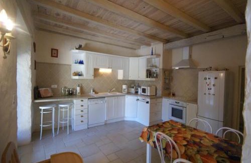 Saint-Laurent-de-la-Salle Casa | Holiday Home Saint-Laurent Pool & Garden, cleaning included