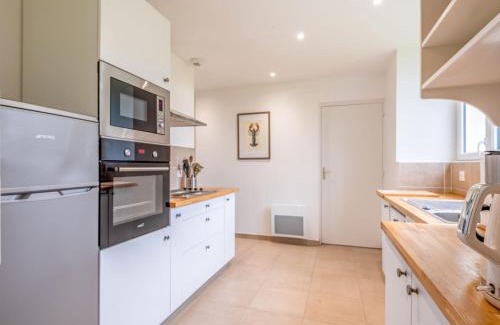 Englesqueville-la-Percee Casa | Holiday Home Maison Sainte Claire by Interhome