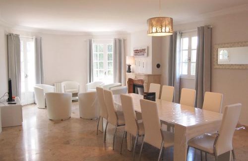 Saint-Jouan-des-Guerets Casa | Holiday Home La Villa by Interhome