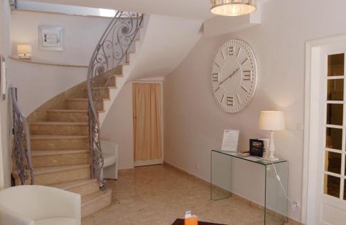 Saint-Jouan-des-Guerets Casa | Holiday Home La Villa by Interhome