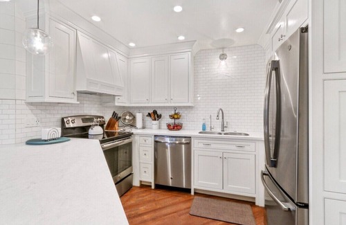Fontana Condominio | Holiday Hideaway at Abbey Springs |Beautifully Renovated |Patio & Deck |Pool |Beach |Clubhouse |Golf