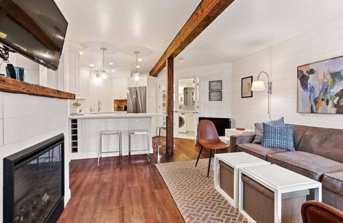 Fontana Condominio | Holiday Hideaway at Abbey Springs |Beautifully Renovated |Patio & Deck |Pool |Beach |Clubhouse |Golf