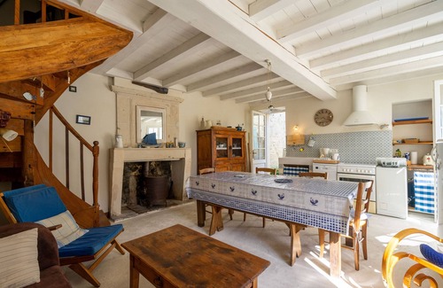 Mortagne-sur-Gironde Casa | Casa de vacaciones 'Isatis' con terraza privada