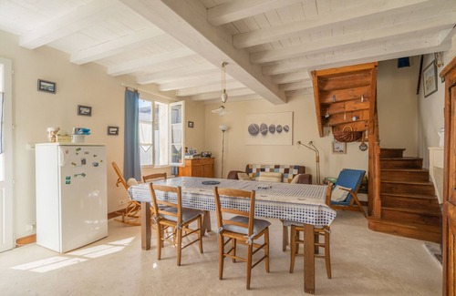 Mortagne-sur-Gironde Casa | Casa de vacaciones 'Isatis' con terraza privada