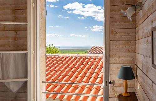 Mortagne-sur-Gironde Casa | Casa de vacaciones 'Isatis' con terraza privada