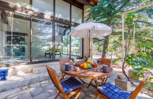 Saint-Hilaire-d'Ozilhan Casa | Holiday Home Les Garrigues d'Ozilhan by Interhome