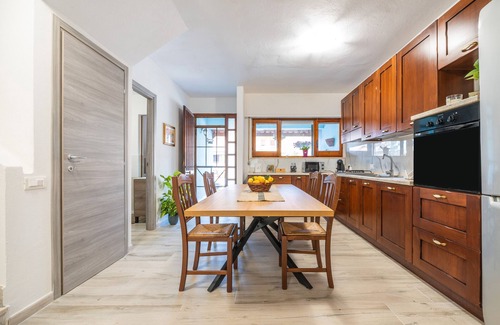 San Giovanni Suergiu Casa | Casa de vacaciones 'Elifra' con terraza privada, jardín privado y balcón