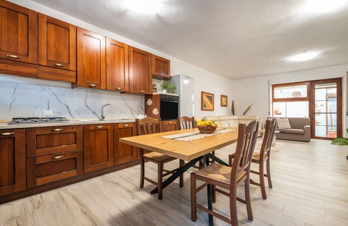 San Giovanni Suergiu Casa | Casa de vacaciones 'Elifra' con terraza privada, jardín privado y balcón