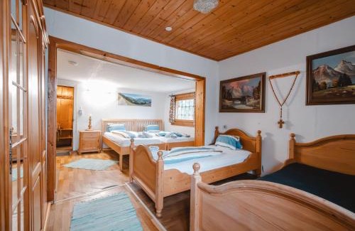 Hollersbach im Pinzgau Casa | Holiday Home Alte Sahnealm by Interhome