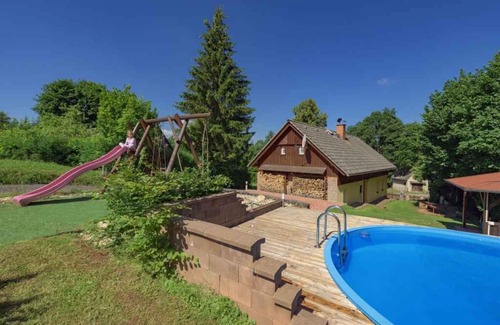 Roztoky u Jilemnice Casa | Casa vacacional con piscina descubierta