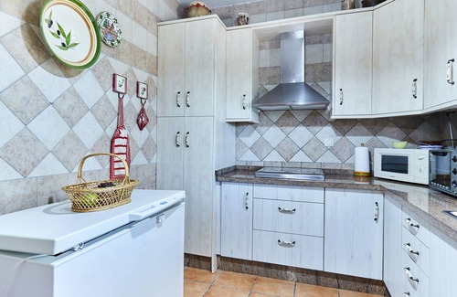 Ventas del Carrizal Casa | Casa de vacaciones 'Casa Rural La Atalaya' con vistas a la sierra, piscina privada y Wi-Fi