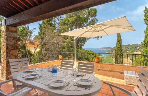 Le Rayol Casa | Holiday Home Villa G by Interhome