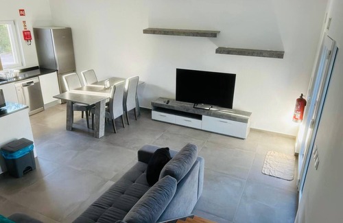 Azenhas do Mar Casa | Casa de vacaciones "Pueblo Forestal" con vistas a la montaña, piscina compartida y Wi-Fi