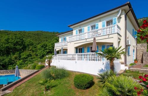 Martina Casa | Holiday Home Albertina-2 by Interhome