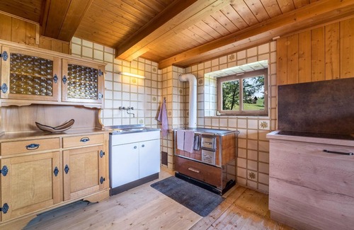 Verano Casa | Holiday Home 'Almhütte Jägerrast' with Mountain View & Garden