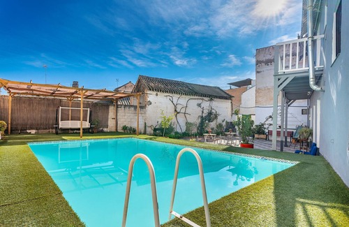 Otura Casa | "Alojamientos Sierra Nevada Viva" con vistas a la montaña, piscina compartida y Wi-Fi