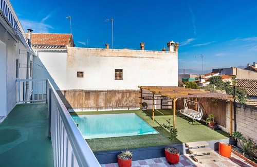 Otura Casa | "Alojamientos Sierra Nevada Viva" con vistas a la montaña, piscina compartida y Wi-Fi