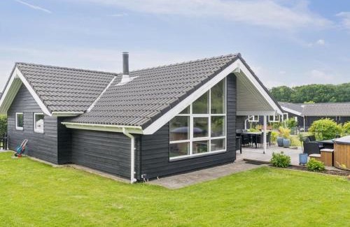 Pøt Strandby Casa | Holiday Home Alpa - 600m from the sea by Interhome
