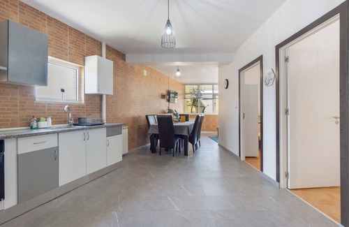 Ponte de Vagos Casa | Casa de vacaciones 'Amarela' con piscina compartida, Wi-Fi y aire acondicionado