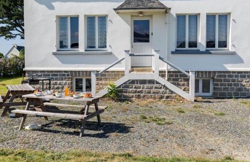 Locquirec Casa | Holiday Home An Neizh by Interhome