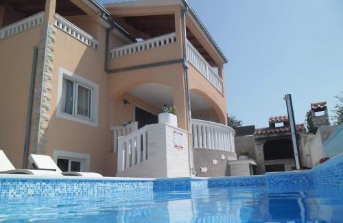 Razanj Casa | Holiday Home Ante - with pool & gym