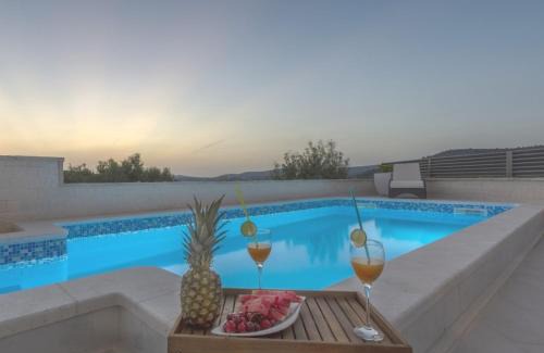Razanj Casa | Holiday Home Ante - with pool & gym