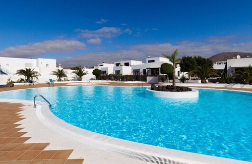 Puerto Calero Casa | Casa de vacaciones en el puerto de Puerto Calero con azotea, jardín y piscina