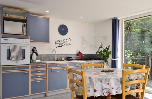 Chein-Dessus Casa | Holiday Home 'Au Fil De L'eau' with Mountain View, Private Terrace and Wi-Fi