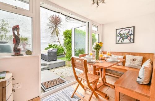 Mevagissey Casa | Holiday Home Blue Crab Cottage by Interhome