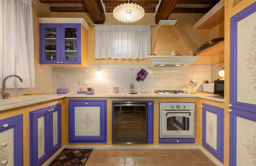 Gambassi Terme Casa | Casa de vacaciones 'Borgo Mommialla Casa Dell'artista' con piscina compartida