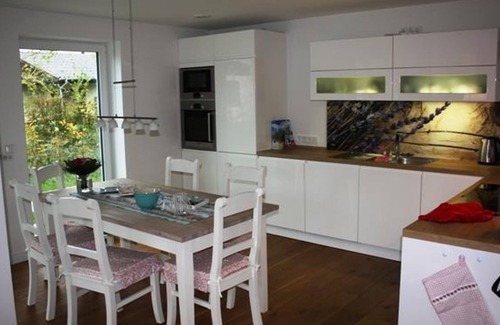 Sudbrookmerland Casa | Holiday home Bullerbü - Holiday home, shower and bath, 3 bedrooms