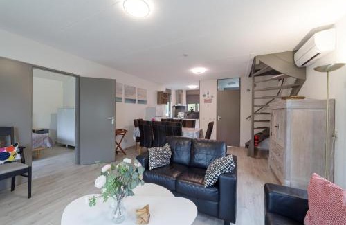 Wemeldinge Casa | Holiday home Bubbles, Bounce and Relax