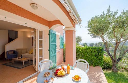 Cap Esterel Casa | Holiday Home Cap Estérel - Le Hameau - Mini Villa 35 by Interhome