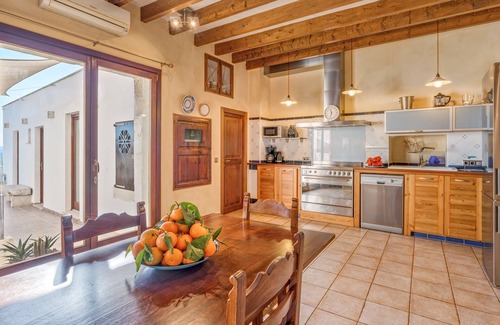 Buger Casa | Casa del Sol con vista al mar, Wi-Fi, piscina, balcón y terraza; aparcamiento en la calle