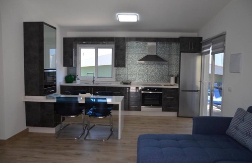 Frontera Casa | Holiday Home 'Casa Mar Azul' with Sea Views, Private Terrace and Wi-Fi