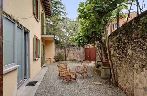 Ispra Casa | Casa de vacaciones 'Casa Romantica' con terraza privada, balcón y Wi-Fi