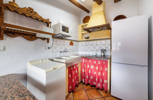 Laroya Casa | Casa de vacaciones 'Casa Rural San Marcos' con vistas a la montaña, piscina compartida y Wi-Fi